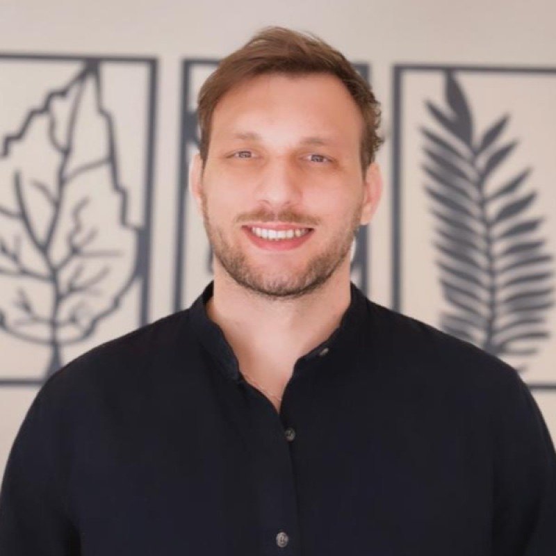 Vitor Correa - Partner at Outera Business Development